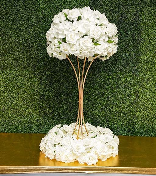 Hydrangea-and-rose-with-greenery-on-Gold-hourglass-stand-and-floral-wreath-Centerpiece-Amore-Decor-Rental-10