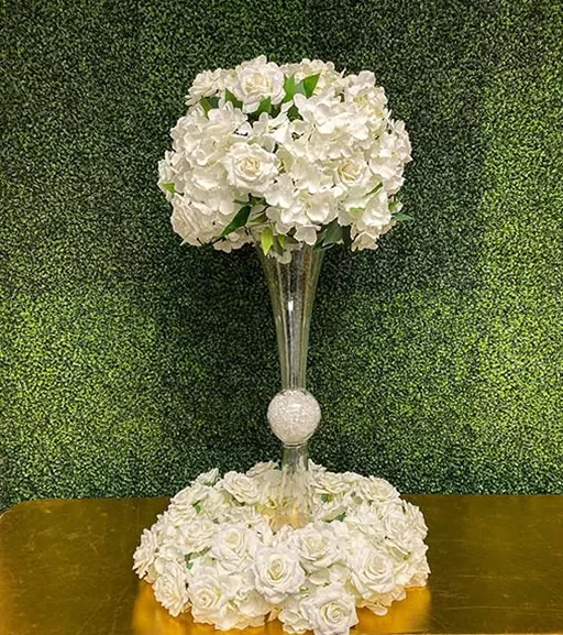 Hydrangea-and-rose-with-greenery-on-Hourglass-vase-with-floral-wreath-and-clear-gems