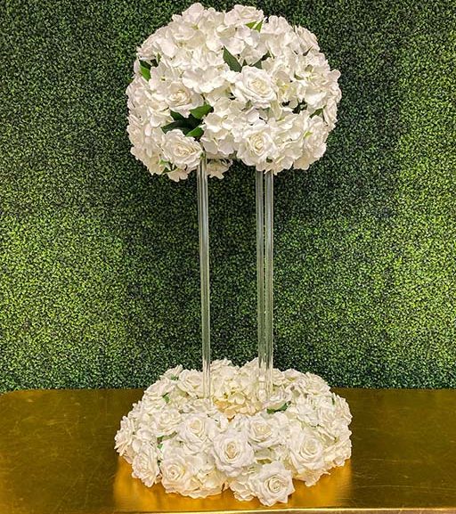 Hydrangea-and-rose-with-greenery-on-clear-rectangular-acrylic-stand-Centerpiece-Amore-Decor-Rental-2