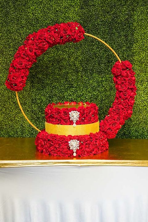 Red-Rose-Cake-Stand-Centerpiece-Amore-Decor-Rental-16