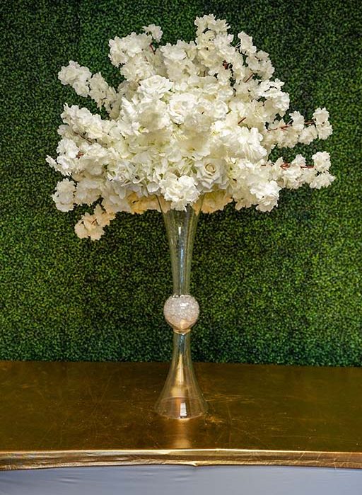 Timeless-centerpiece-on-hourglass-vase-with-clear-gems-Centerpiece-Amore-Decor-Rental-98